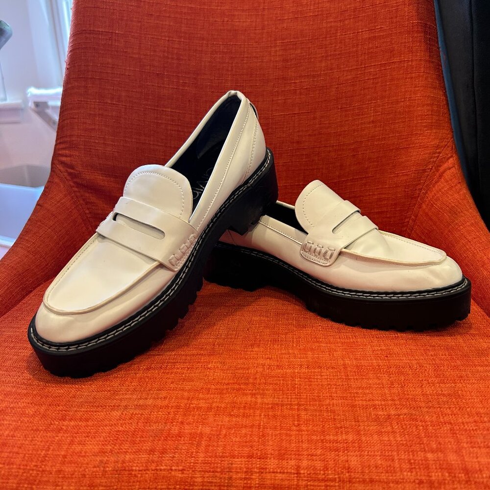 Pee-wee Herman Shoes! Calvin Klein White leather loafers with low platform, sz8